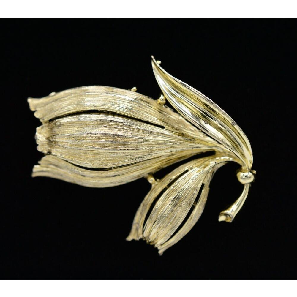 Lisner Vintage Flower Pin Brooch Floral Lily Gold Tone Chunky Signed 1950s Bin1
